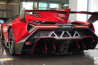 $ Lamborghini Veneno Roadster - Startup and Loading to Truck