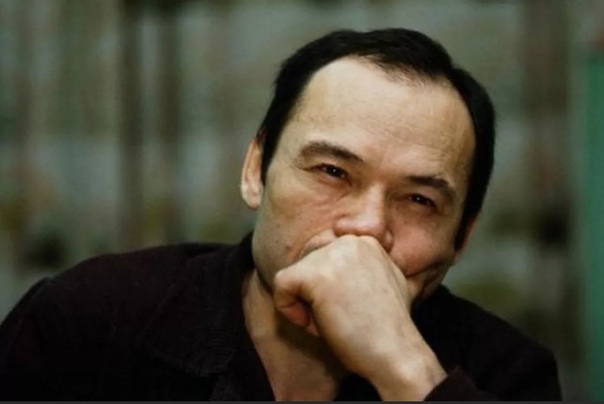 В августе 1979 года Джумагалиев был задержан На дружеских посиделках, будучи в изрядном подпитии, он случайно застрелил из ружья своего коллегу-пожарника. Специалисты института им. Сербского