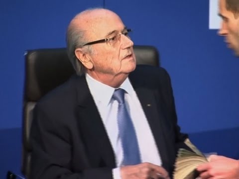 Man Throws Stack of Cash at FIFAs Sepp