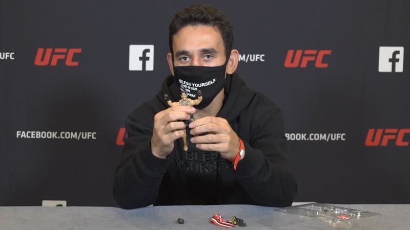 Max Holloway Unboxes His Jazwares Action