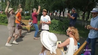 Танцуют все! Фейверк Харинамы в Минусинске!