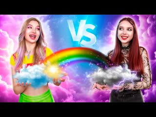 Goth Girl vs Rainbow Girl! Битва Хорошей и Плохой Студентки в Школе