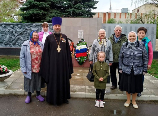 служба в храме в красном селе