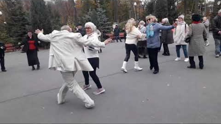 Заманила, соблазнила, раздразнила Танцы в парке Горького