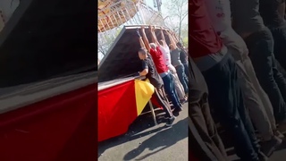 В Оренбурге упала карусель. Это произошло в Оренпарке