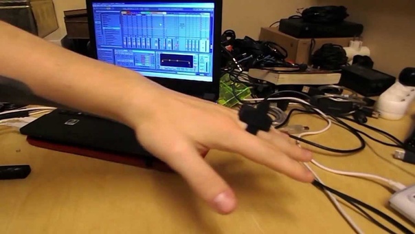 Hot Hand Wireless MIDI controller in depth review