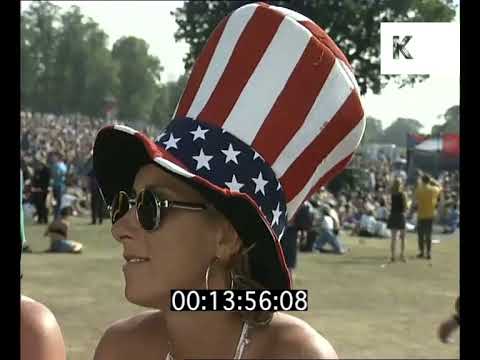 1996 UK, V96 Festival, Festivalgoers, Noel Gallagher in