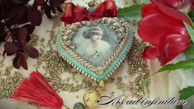 Medalion serce w stylu vintage. , Heart locket in vintage style.