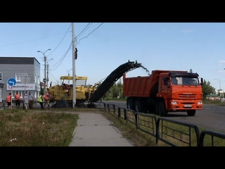 В Югорске начался ремонт автодороги у ж/д переезда