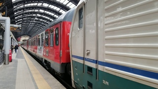 UltraHD 4K E402B-180 with train Thello EC 159 Milano-Marseile