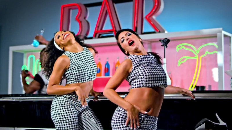 Redfoo Juicy Wiggle ( Official