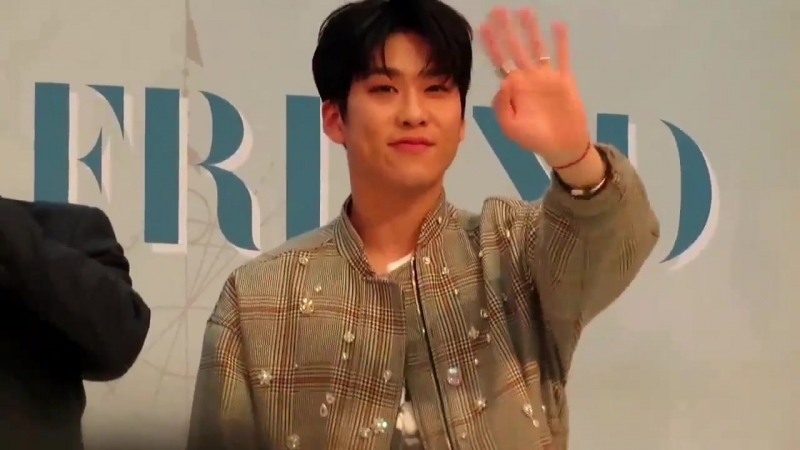 Boyfriend на релиз мероприятии, посвященном выпуску японского