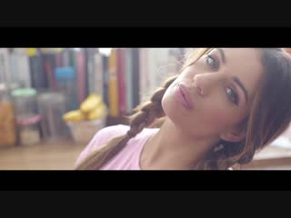 Holly Peers Video