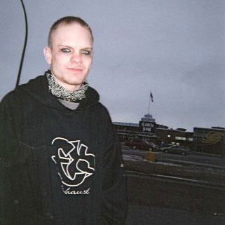 Как дочка всю семью казнила. Медисин-Хэт (Канада), 23 апреля 2006 года. Полиция небольшого городка из провинции Альберта встала на дыбы, когда после полудня 23 апреля 2006 года ворвалась в дом