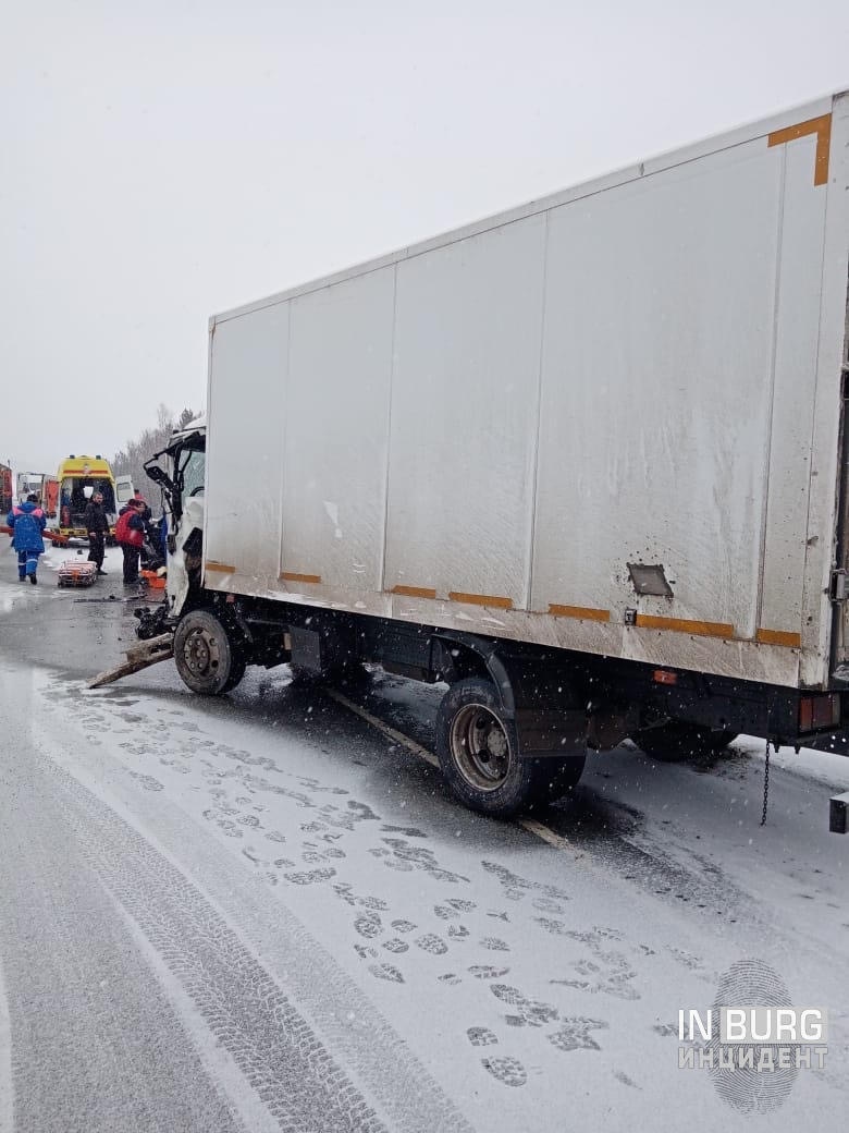 На трассе Екатеринбург — Пермь произошло ДТП Это картинка