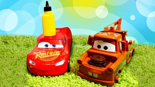 Video mit Spielzeugautos. Was ist mit Lightning McQueen los Spielzeuge in Aktion.