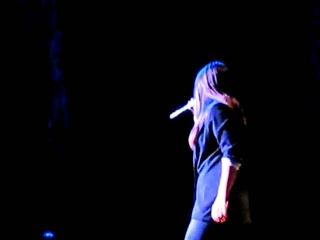 JoJo singing “Golden“ (acoustic) by Jill Scott at Pop Goes The World Event